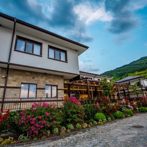 Подарете едно винено приключение с „Нощувка във Вила Юстина“