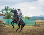 Приключение във въжен парк, конна езда и каране на АТВ в Добринище от Макароон