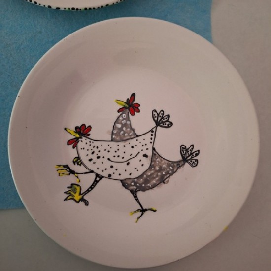 Потопете се в атмосфера на вдъхновение и творчество с Рисуване на порцелан за двама от Makaroon