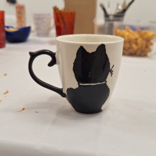 Потопете се в атмосфера на вдъхновение и творчество с Рисуване на порцелан за двама от Makaroon