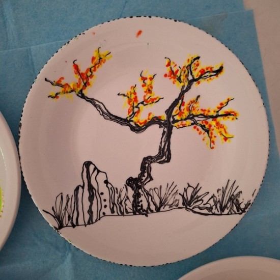 Потопете се в атмосфера на вдъхновение и творчество с Рисуване на порцелан за двама от Makaroon