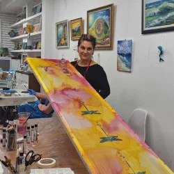 Рисуване върху копринено фишу – арт ателие за творчески любители Рисуване върху копринено фишу – арт ателие за творчески любители