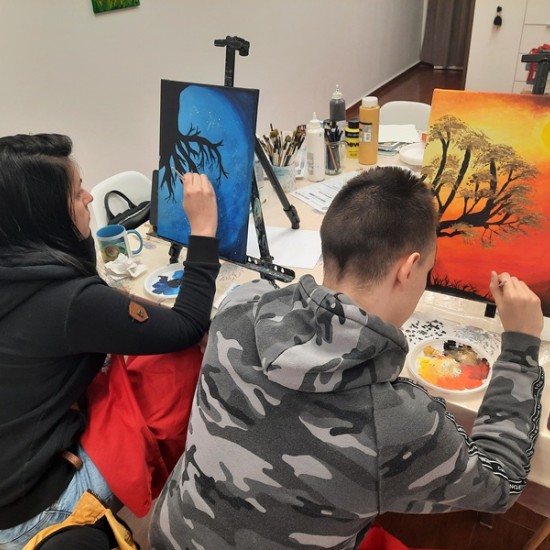 Създайте нещо красиво заедно с Рисуване за двама на обща картина от Makaroon