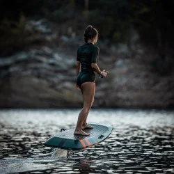 Водно забавление с "Урок по e-foil на яз. Въча около Пловдив"