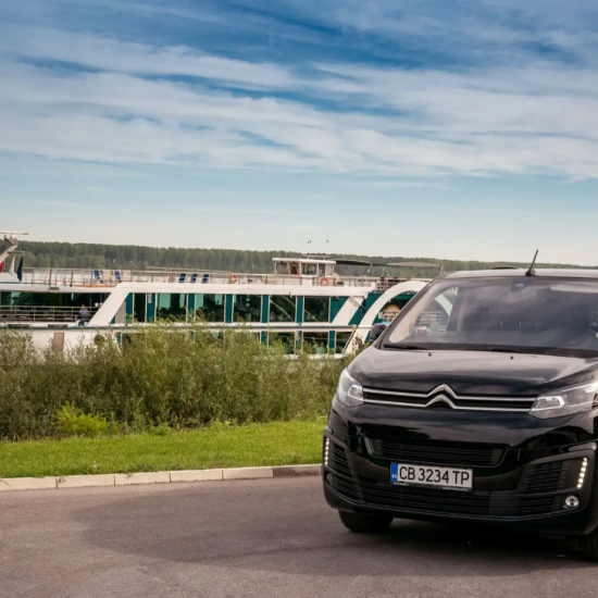 Подарете приключение с "Пътешествие с електрически ван за до 6 души + дегустация" от Makaroon