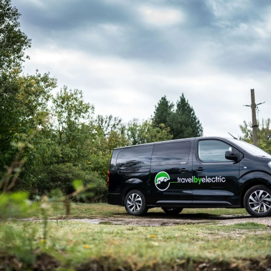 Подарете приключение с "Пътешествие с електрически ван за до 6 души + дегустация" от Makaroon