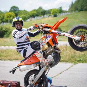 A lesson on riding on an enduro motorcycle on a single tire A lesson on riding on an enduro motorcycle on a single tire