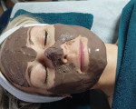Подарете на лицето си едно ретонизиращо лакомство с „Шоколадова терапия за лице във Варна“ от Makaroon