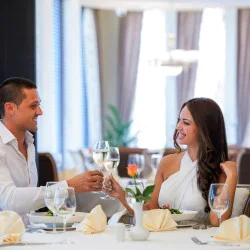 Романтичен пакет за двама в хотел Мантар с две нощувки със закуски и романтична вечеря + масаж + вино и плодове 