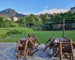 Give the gift of an enchanting holiday in nature at "Hotel Duffy" from Makaroon