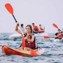 Съберете слънчеви лъчи и морски бриз с Излет с каяк за един човек край Варна  Съберете слънчеви лъчи и морски бриз с Излет с каяк за един човек край Варна