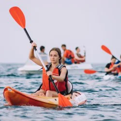 Съберете слънчеви лъчи и морски бриз с Излет с каяк за един човек край Варна  Съберете слънчеви лъчи и морски бриз с Излет с каяк за един човек край Варна