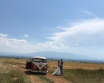 Treat yourself to a romantic experience with a ride in a retro bus + a picnic for two from Makaroon