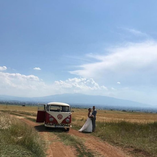 За най-важния въпрос - Proposal Experience с разходка с ретро бус за двама от Makaroon За най-важния въпрос - Proposal Experience с разходка с ретро бус за двама от Makaroon
