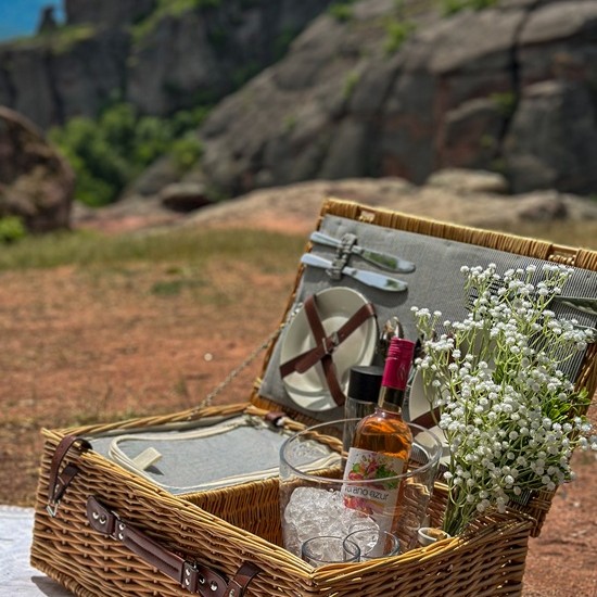 Романтика сред природата с "Пикник за двама край Белоградчик" от Makaroon