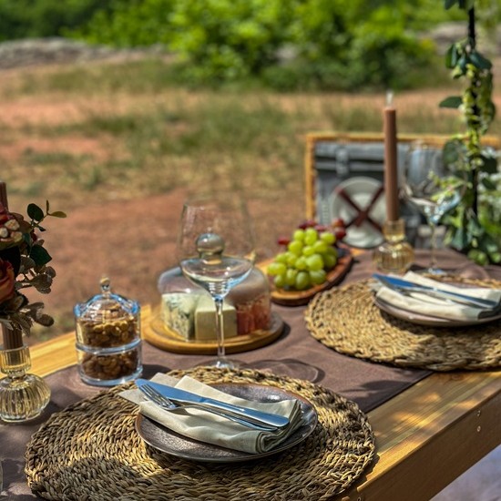 Романтика сред природата с "Пикник за двама край Белоградчик" от Makaroon