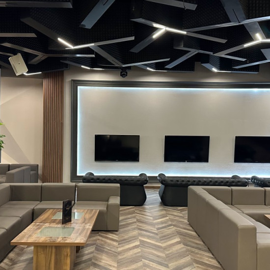 Направете страйк с "Боулинг за двама с 2 коктейла" от Makaroon