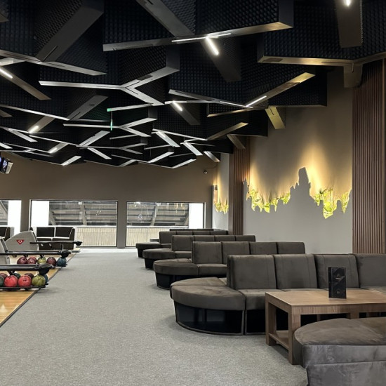 Направете страйк с "Боулинг за двама с 2 коктейла" от Makaroon