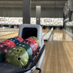 Liven things up with ''Bowling for Two with 2 Cocktails'' Liven things up with ''Bowling for Two with 2 Cocktails''