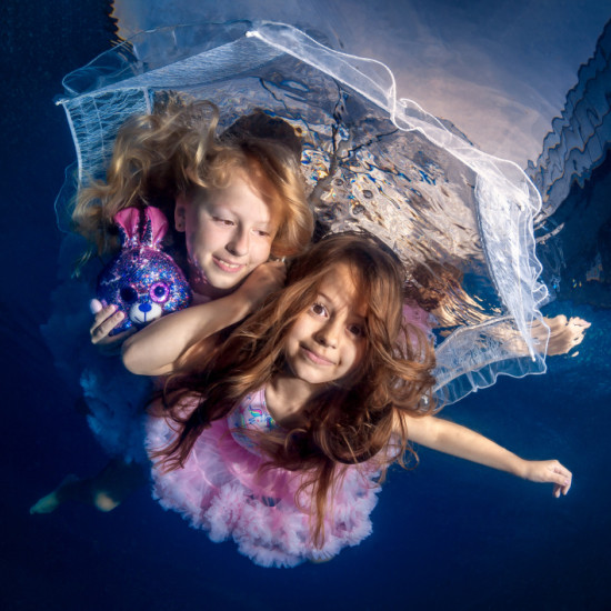 Give an unforgettable memory with "Professional underwater photo session" from Makaroon
