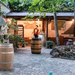 Посещение на музея на ракията с включена дегустация на отлежали ракии и бренди  за един човек