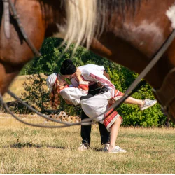 Фотосесия с коне и български народни носии за до 2-ма човека в Ранчо Аврора, с. Заселе, община Своге