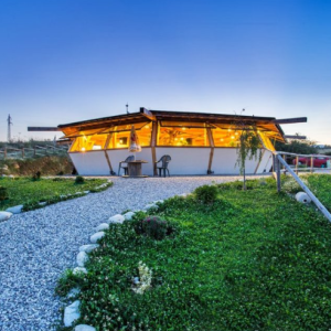 Нощувка + рафтинг за двама със закуска и вечеря в еко селище „Дебели Даб“ 