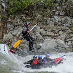 Рафтинг, каньонинг и въжен тролей на река Струма - приключение с тройна доза адреналин