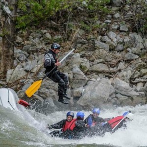 Рафтинг, каньонинг и въжен тролей на река Струма - приключение с тройна доза адреналин Рафтинг, каньонинг и въжен тролей на река Струма - приключение с тройна доза адреналин