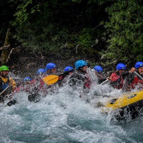 Подарете си ден, пълен с приключения с Рафтинг, каньонинг и въжен тролей на река Струма от Makaroon