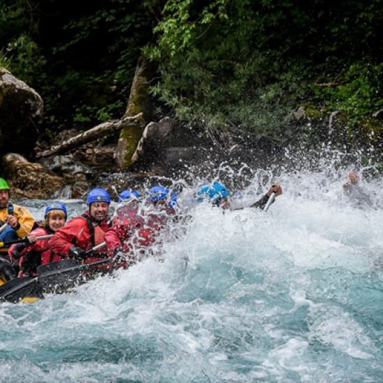 Подарете си ден, пълен с приключения с Рафтинг, каньонинг и въжен тролей на река Струма от Makaroon