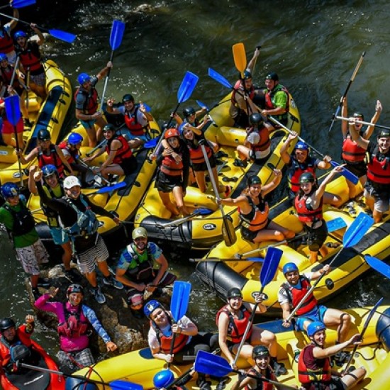 Подарете си ден, пълен с приключения с Рафтинг, каньонинг и въжен тролей на река Струма от Makaroon