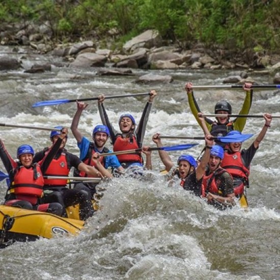 Подарете си ден, пълен с приключения с Рафтинг, каньонинг и въжен тролей на река Струма от Makaroon