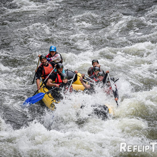 Подарете си ден, пълен с приключения с Рафтинг, каньонинг и въжен тролей на река Струма от Makaroon