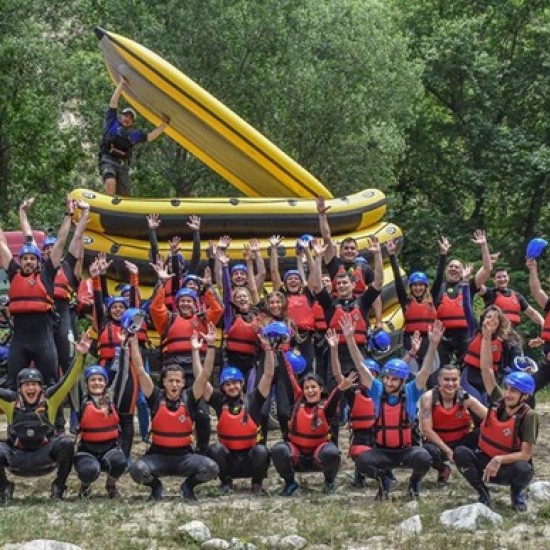 Подарете си ден, пълен с приключения с Рафтинг, каньонинг и въжен тролей на река Струма от Makaroon