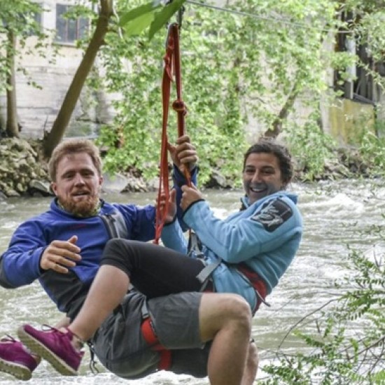 Подарете си ден, пълен с приключения с Рафтинг, каньонинг и въжен тролей на река Струма от Makaroon