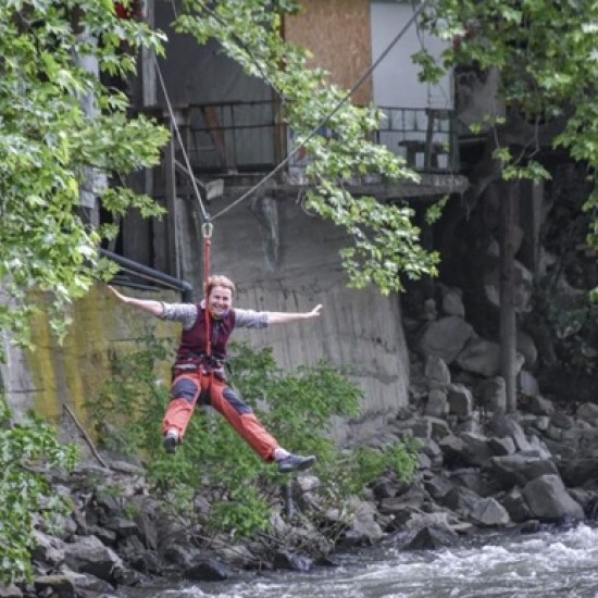 Подарете си ден, пълен с приключения с Рафтинг, каньонинг и въжен тролей на река Струма от Makaroon