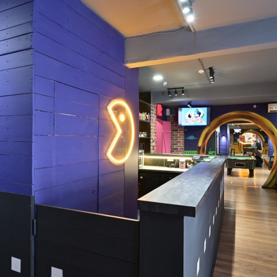 Носталгия и забавление с Ретро Гейминг бар с 2 коктейла и 2 безалкохолни напитки от Makaroon