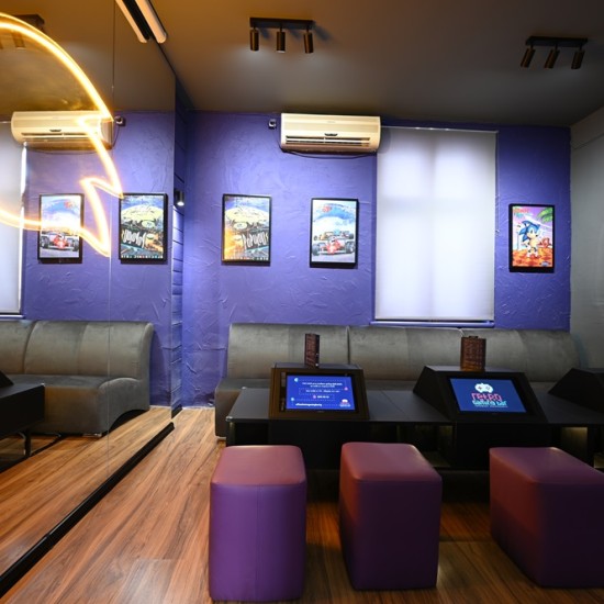 Носталгия и забавление с Ретро Гейминг бар с 2 коктейла и 2 безалкохолни напитки от Makaroon