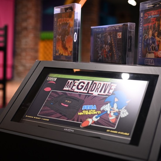 Носталгия и забавление с Ретро Гейминг бар с 2 коктейла и 2 безалкохолни напитки от Makaroon