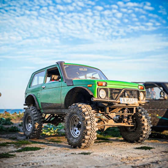 През гората с "OFF-ROAD шофиране за до двама на джип Лада в района на местност Боровец, Варна" от Makaroon