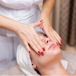 Специален арома пакет – грижа с арома масаж + масаж и маска на лице във Варна Специален арома пакет – грижа с арома масаж + масаж и маска на лице във Варна