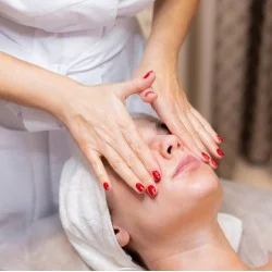 Специален арома пакет – грижа с арома масаж + масаж и маска на лице във Варна