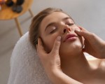 Подарете (си) време и грижа с Масаж на лице и деколте за релакс и подмладяване във Варна от Makaroon Подарете (си) време и грижа с Масаж на лице и деколте за релакс и подмладяване във Варна от Makaroon