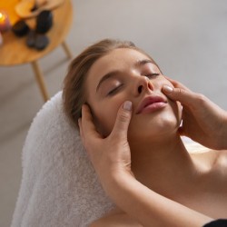 Facial and décolleté massage – a ritual for radiance, relaxation and rejuvenation in Varna