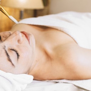 Anne Semonin пречистване с морски минерали във Варна за дълбоко почистена и копринено мека кожа