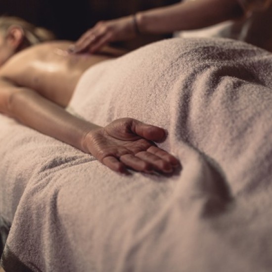 Цялостен спа релакс със сауна и класически масаж във Варна от Makaroon