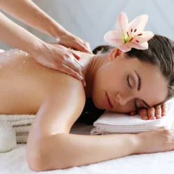 Симфония от аромати с „Масаж с български рози“ Симфония от аромати с „Масаж с български рози“