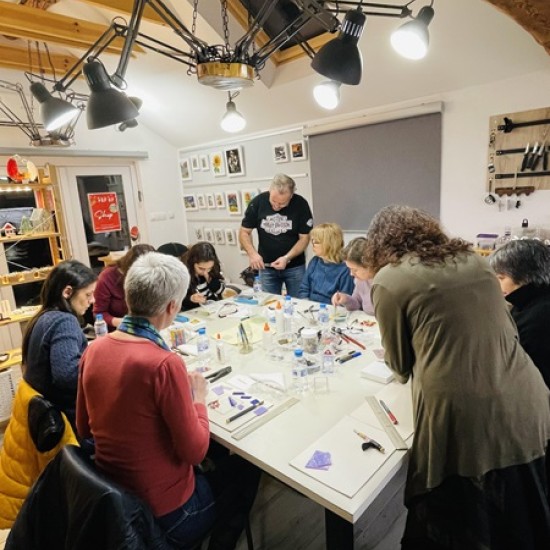 Изкуство, хубаво вино и добра компания със „Стъкло и вино“ от Makaroon