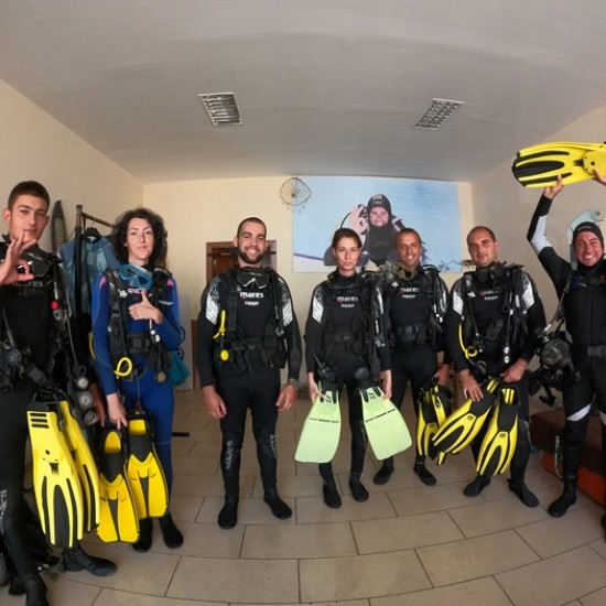 Впуснете в едно подводно приключение с Гмуркане от лодка в потънал кораб на остров Св. Иван, Созопол от Makaroon